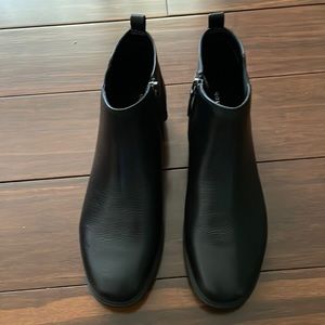 EASY~SPIRIT LEATHER BOOTIES